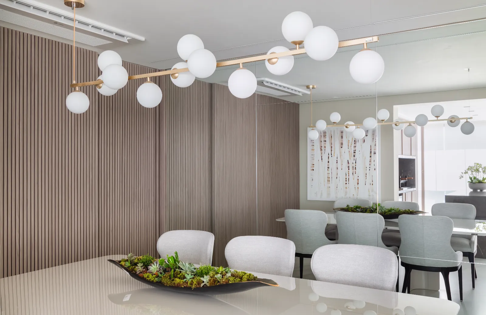 Apartamento Cardeal, jantar com centro de suculentas