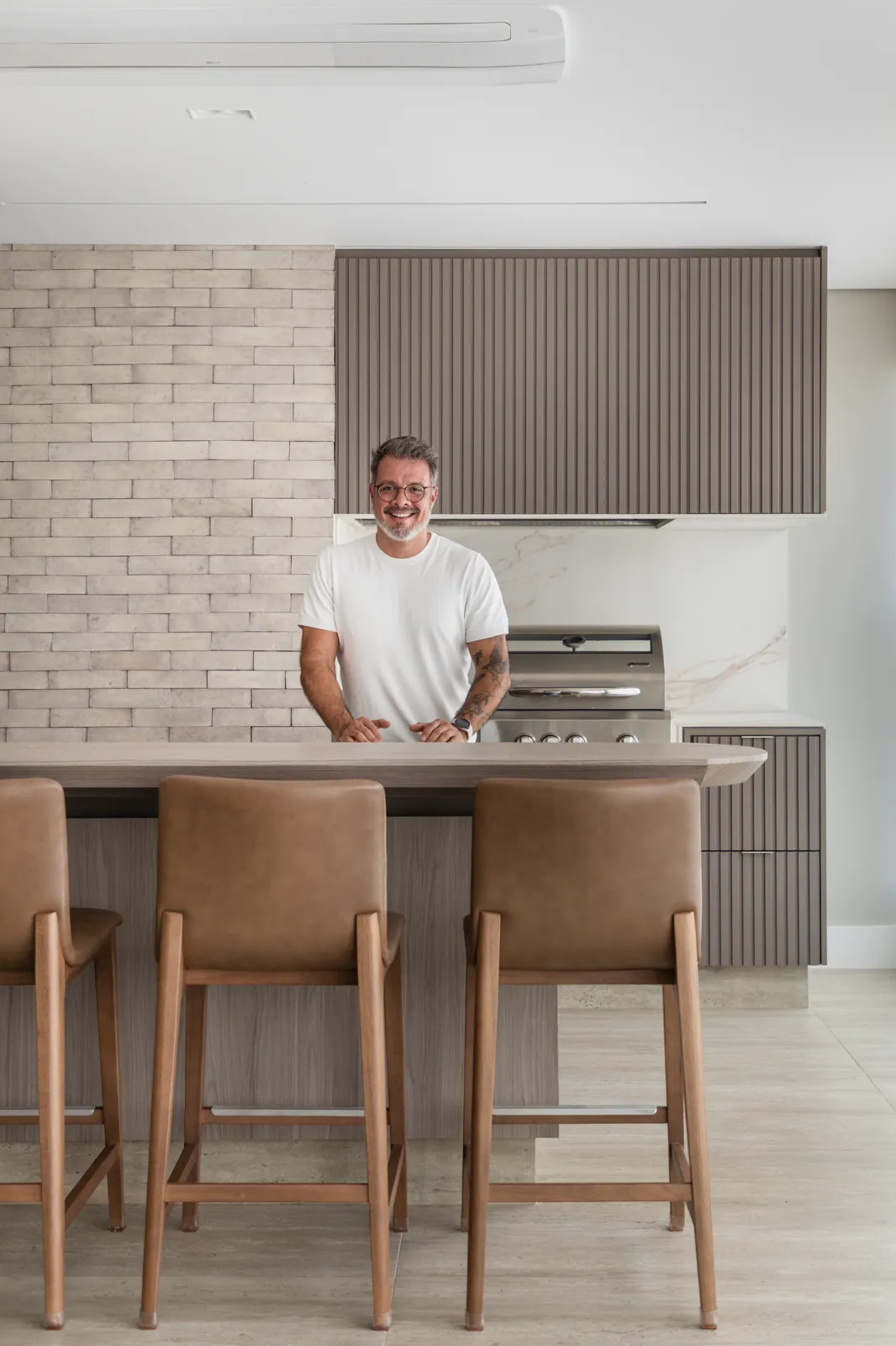 Dan Barros no Apartamento Tangará